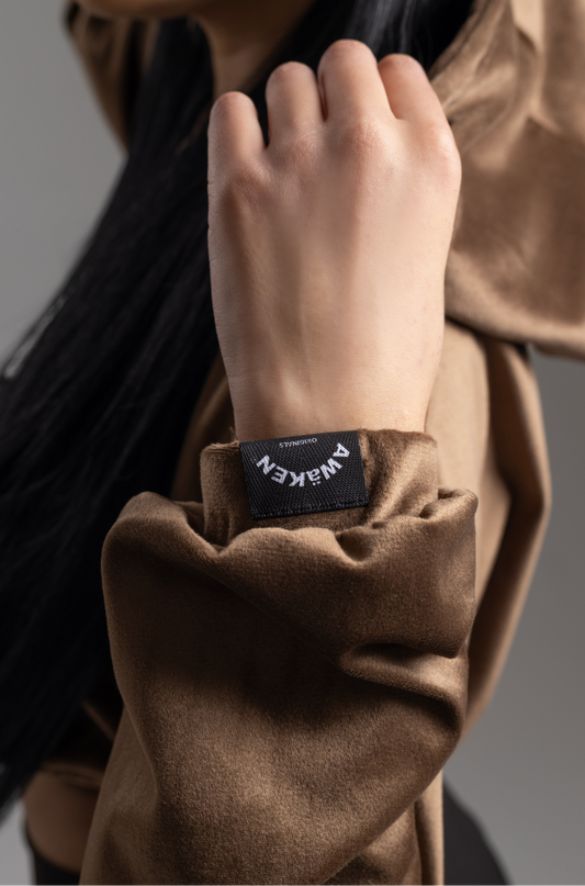 AWäKEN CROP HOODIE | BROWN