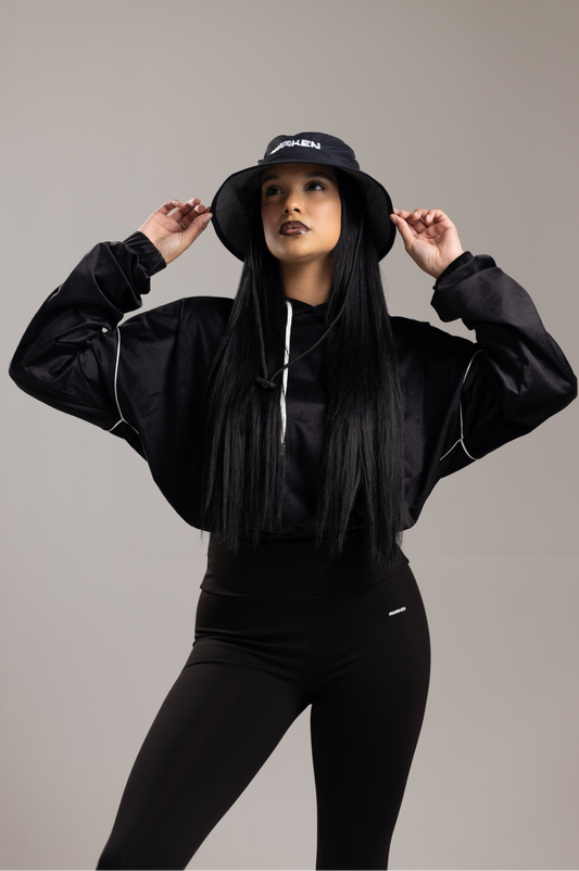 AWäKEN CROP HOODIE | BLACK