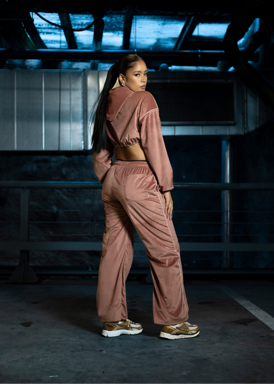 AWäKEN CROP HOODIE | DUSTY PINK