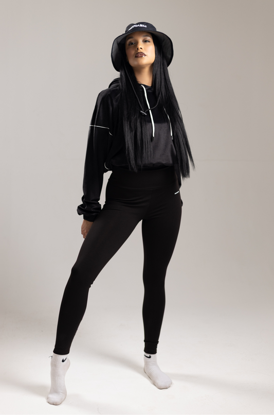 AWäKEN CROP HOODIE | BLACK