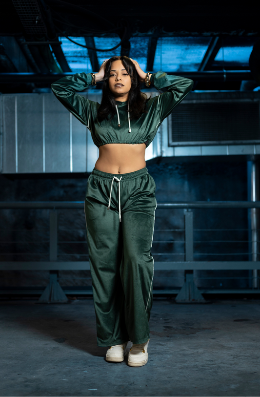 AWäKEN CROP HOODIE | EMERALD GREEN