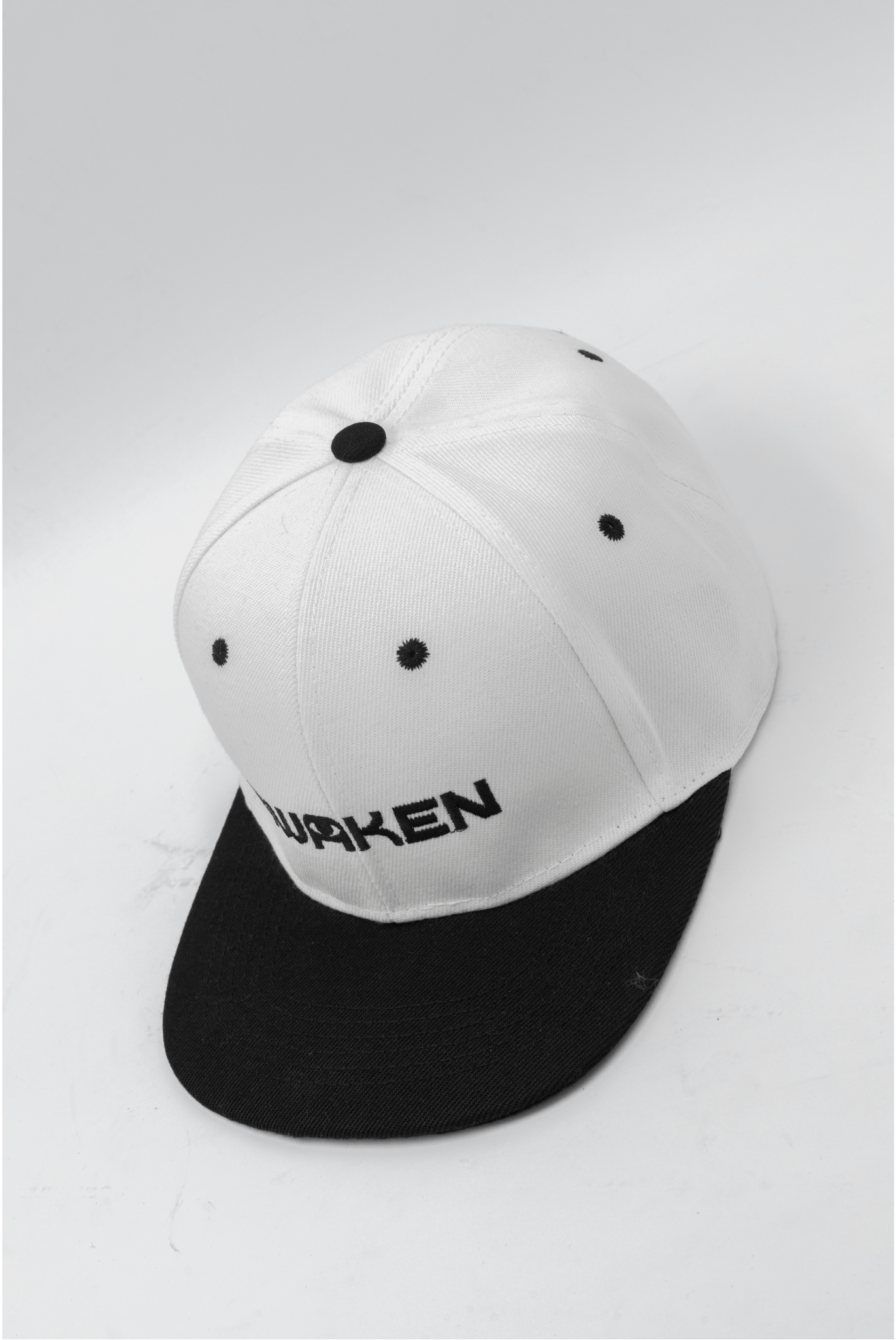 AWäKEN SNAPBACK | WHITE-BLACK