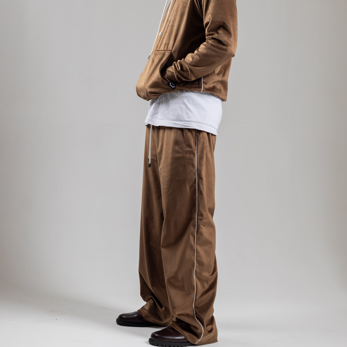 AWäKEN SWEATPANTS | BROWN