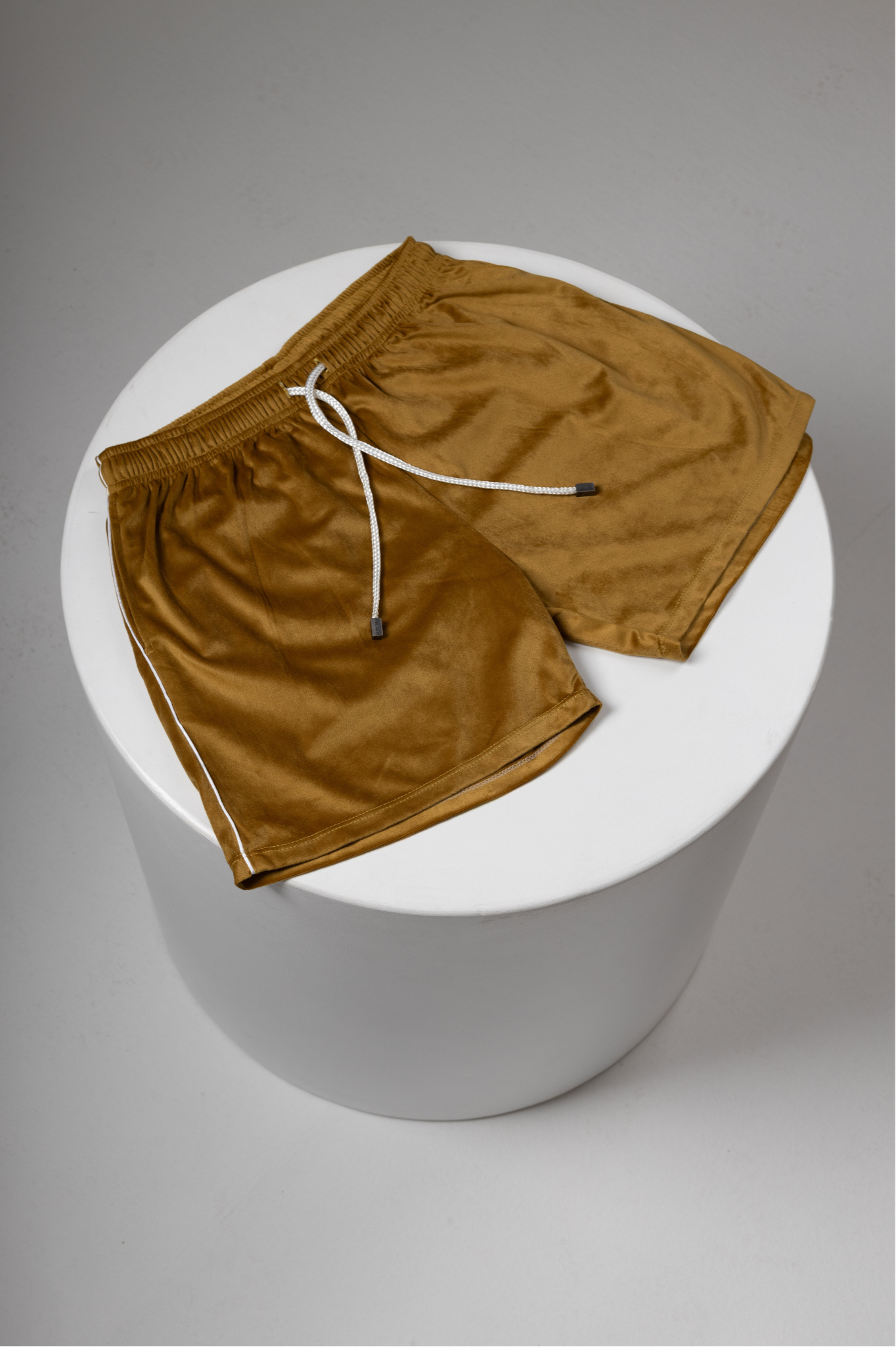 AWäKEN SHORTS | MUSTARD